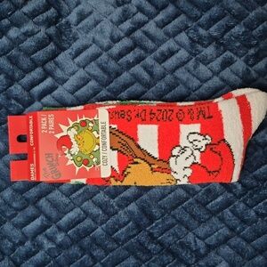The Grinch & Max The Dog 2 Pack Of Cozy Socks, New With Tags!
